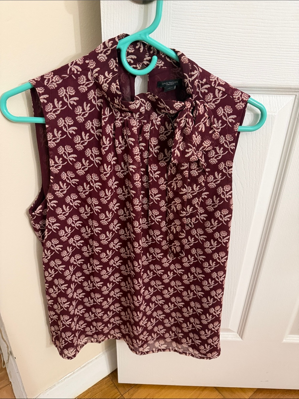 Ann Taylor Factory Maroon Floral Tie-Neck Sleeveless Blouse
